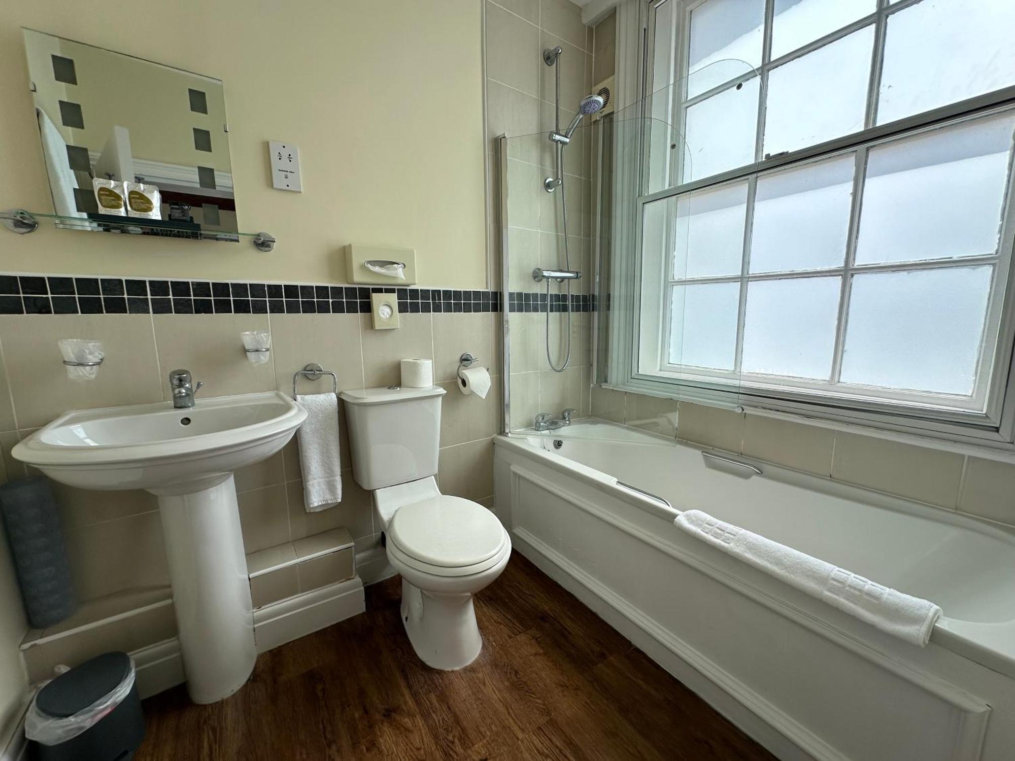 The White Hart Hotel Welwyn Bagian luar foto