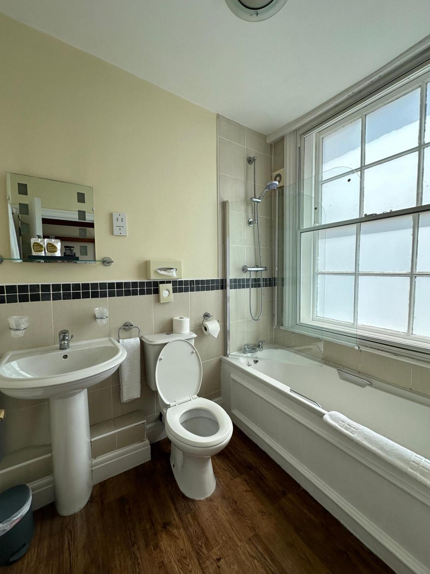 The White Hart Hotel Welwyn Bagian luar foto