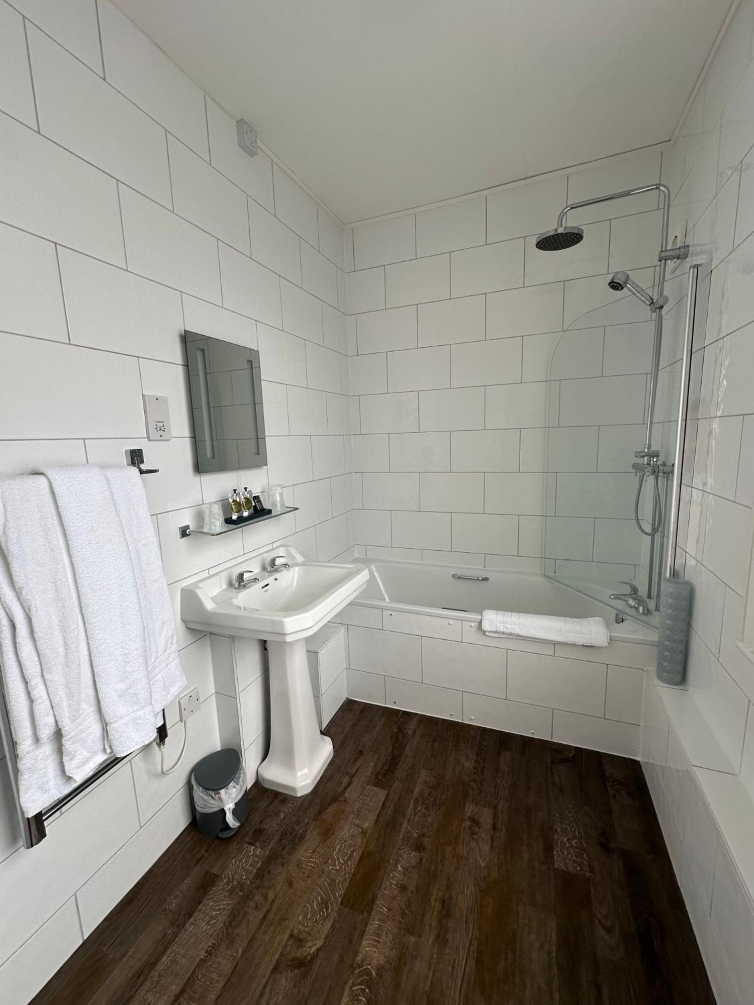 The White Hart Hotel Welwyn Bagian luar foto